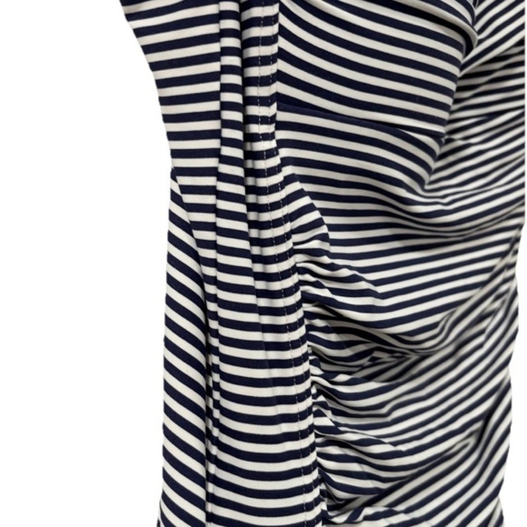 Nip Tuck Swim
Women size 10
Multifit cup
Black white strip
85%Nylon 15%spandex - Picture 5 of 11